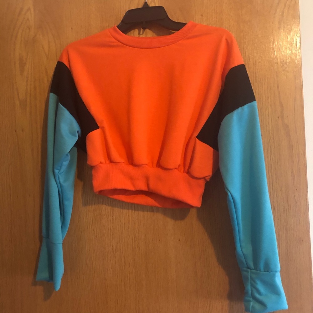 Cute crop top long sleeve size M